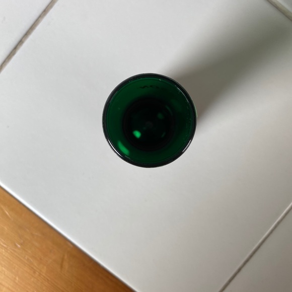 24 Bottle Cap Jameson Whiskey Plastic Shot Glasses - Picture 3 of 5